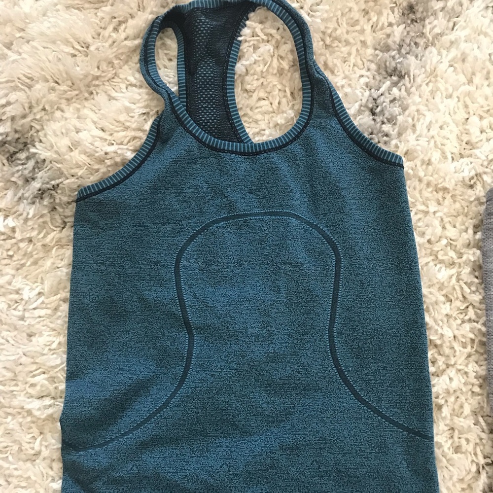 Turquoise LULULEMON TANK!!! Size 6